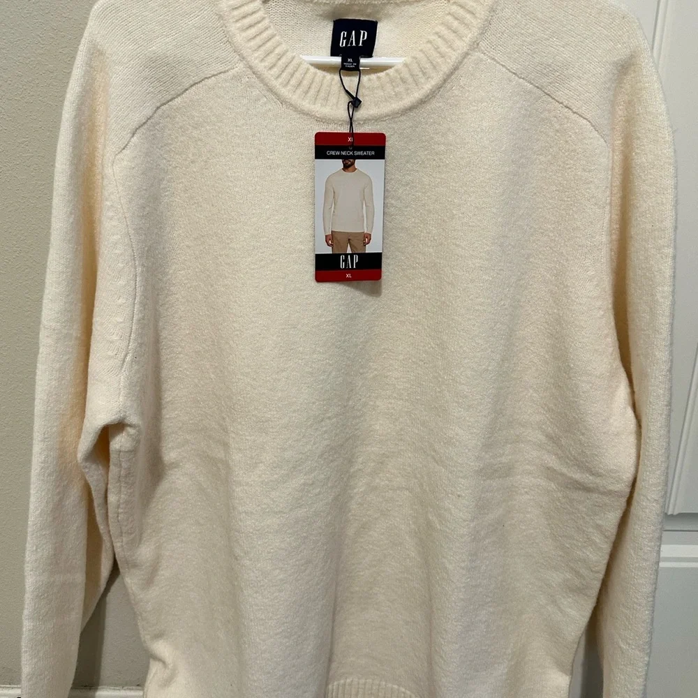 GAP‎ Men's Classic Cream Crewneck Sweater